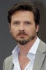 photo Aden Young